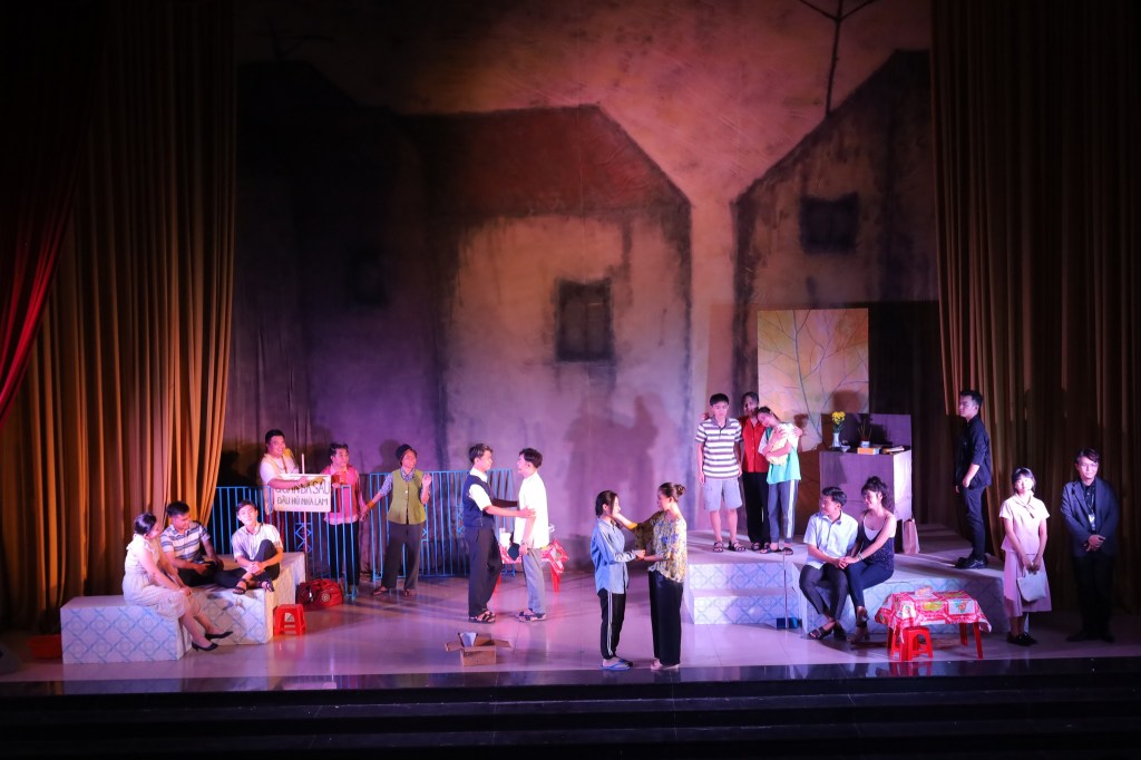 Lá Hát Như Mưa – Không chuyên vẫn làm nên&nbsp;chuyện