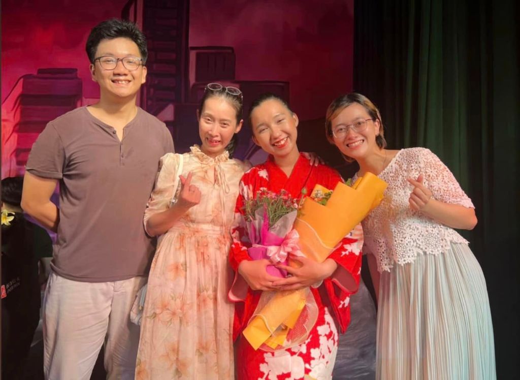 “Thương thật thương khi thấy bao nụ cười và cả những giọt nước mắt của các em sau vở&nbsp;diễn.”