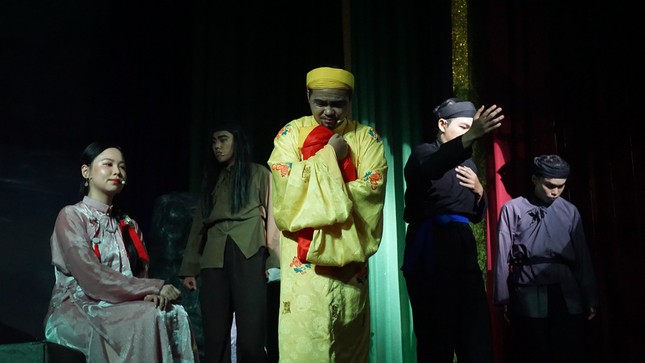 Hành trình lan toả tình yêu kịch nghệ của sinh viên Báo&nbsp;chí